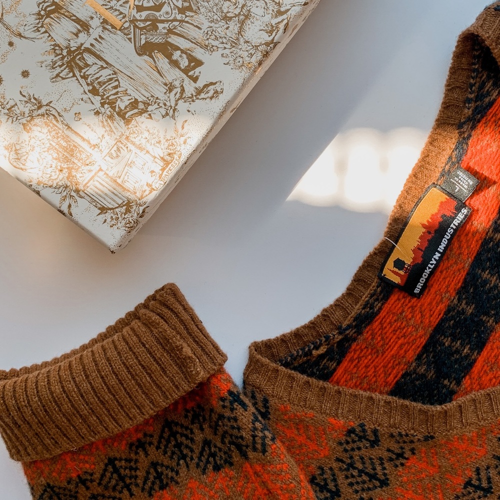 Vintage Unisex V-neck 100% Lambswool Sweater SZ L